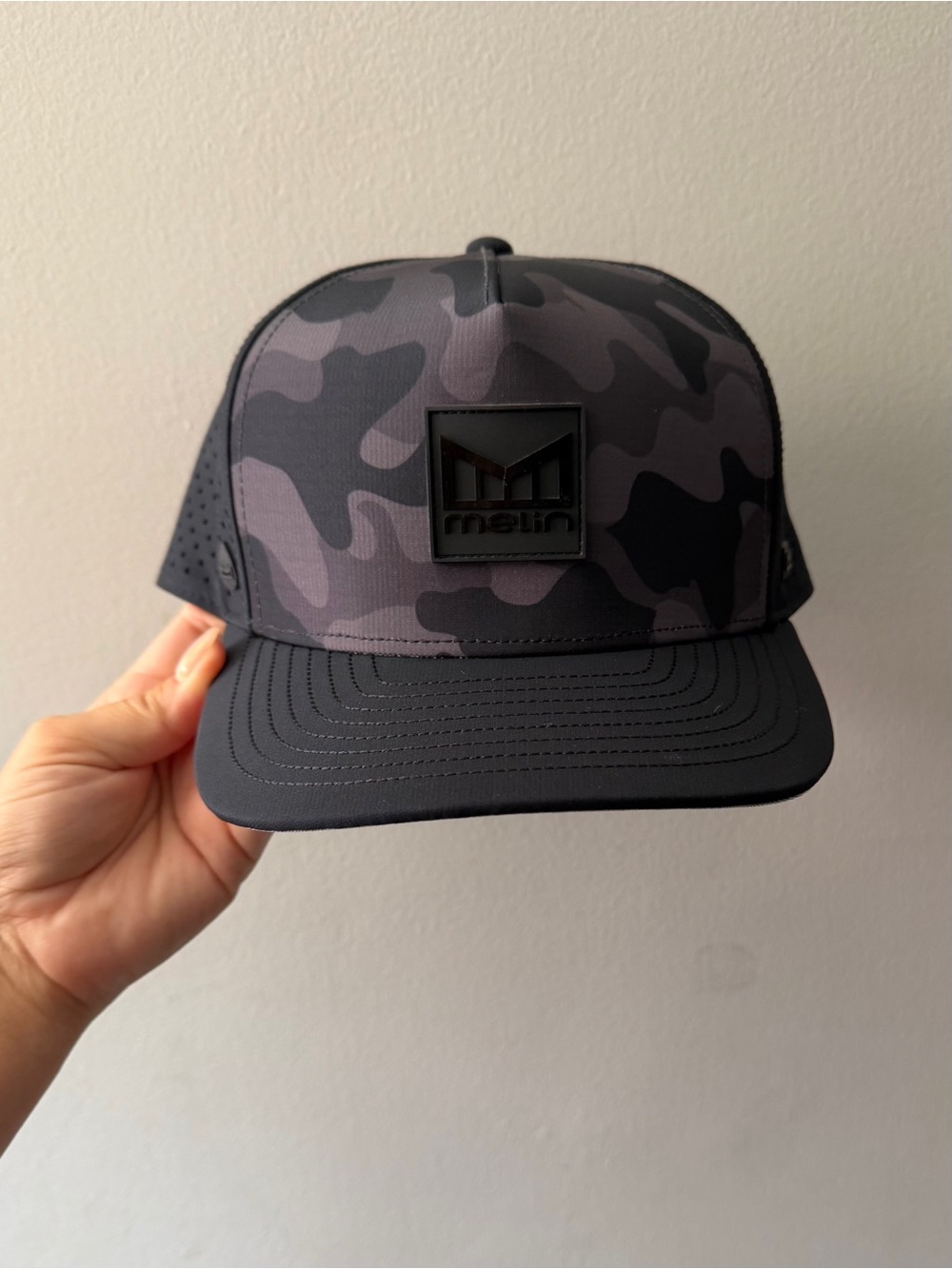 Melin Men’s Black Camo Snapback Hat